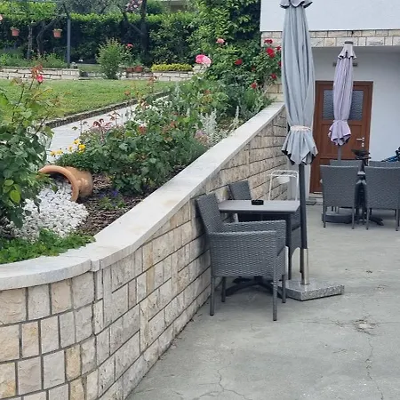 Apartament Maraz *